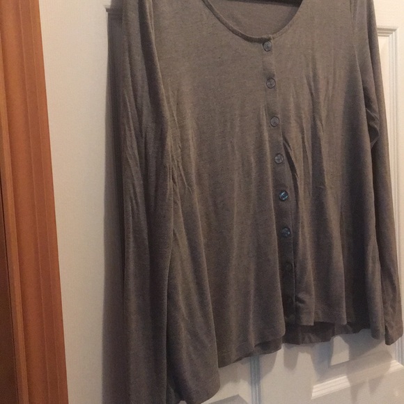 Allen b/ button blouse - Picture 4 of 7